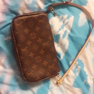 LOUIS VUITTON HANDBAG. Vintage Louis Vuitton
